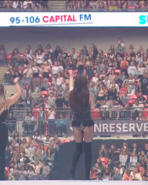 booty hailee steinfeld legs legs up gif