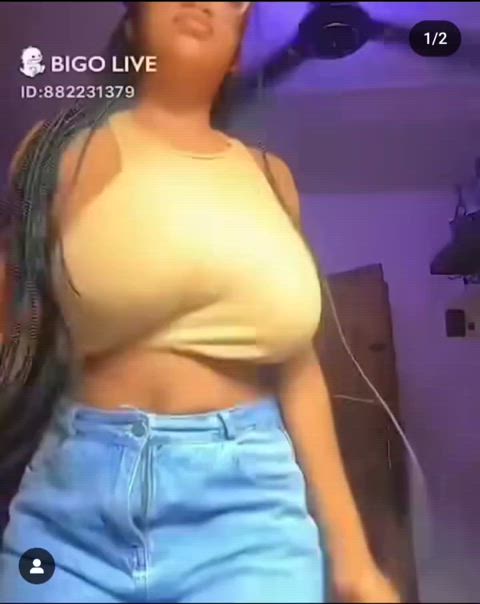 big tits boobs bouncing tits huge tits natural tits saggy tits sideboob tits gif