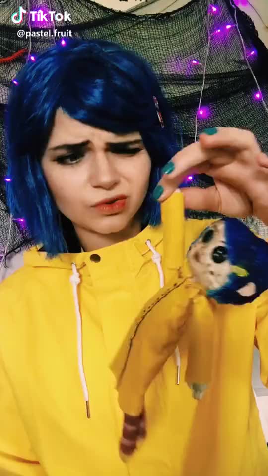 Who’s your fav coraline character? #cosplay #coraline #coralinecosplay #pastelhalloween