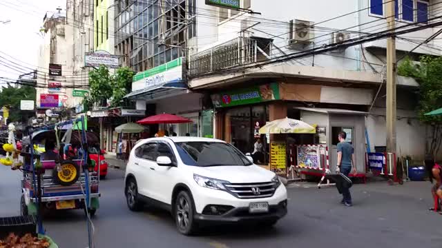 Rob's Thai Experience - Just Another Day in Bangkok (Soi 4, Oct 2015)