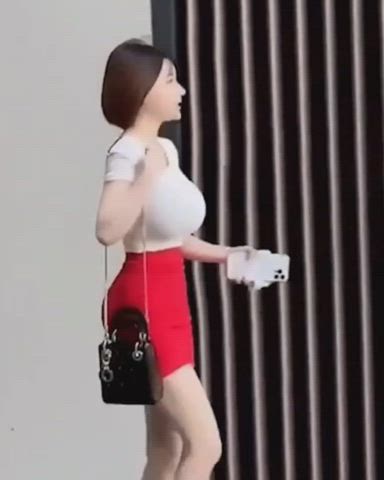 This busty street fashion trend is amazing