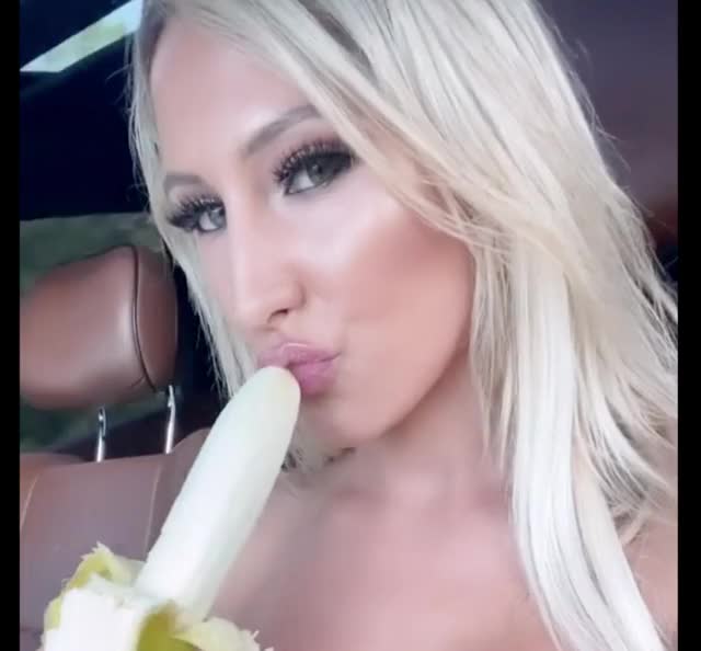 Bimbo knows how to suck all the energy out of a banana