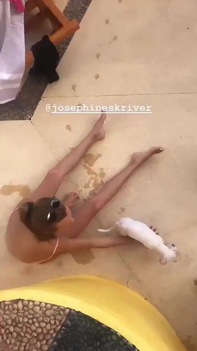 Josephine Skriver gif