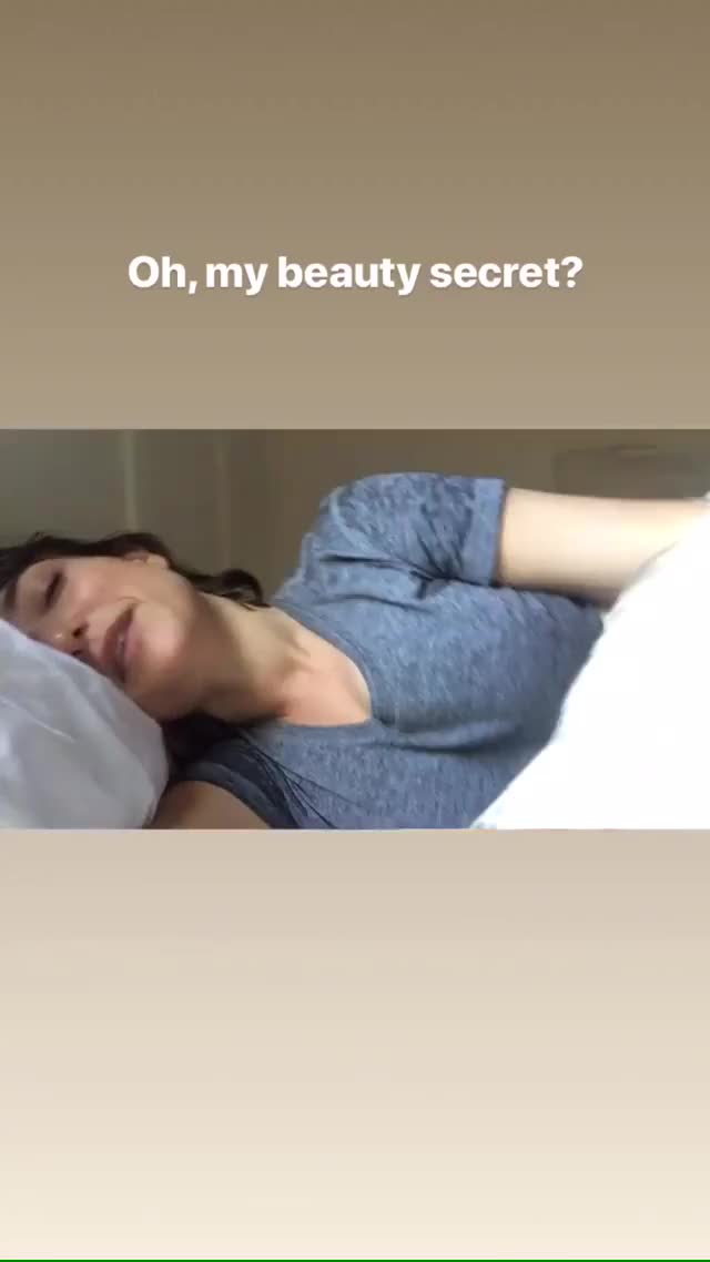 Milana vayrntrub in bed