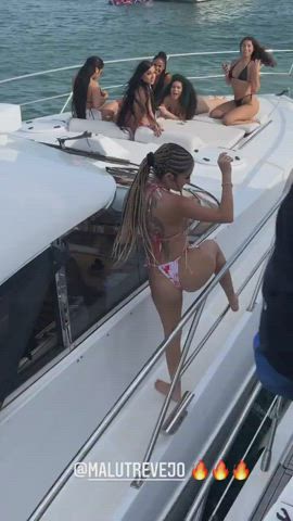 Malu Twerking On A Yacht 😈