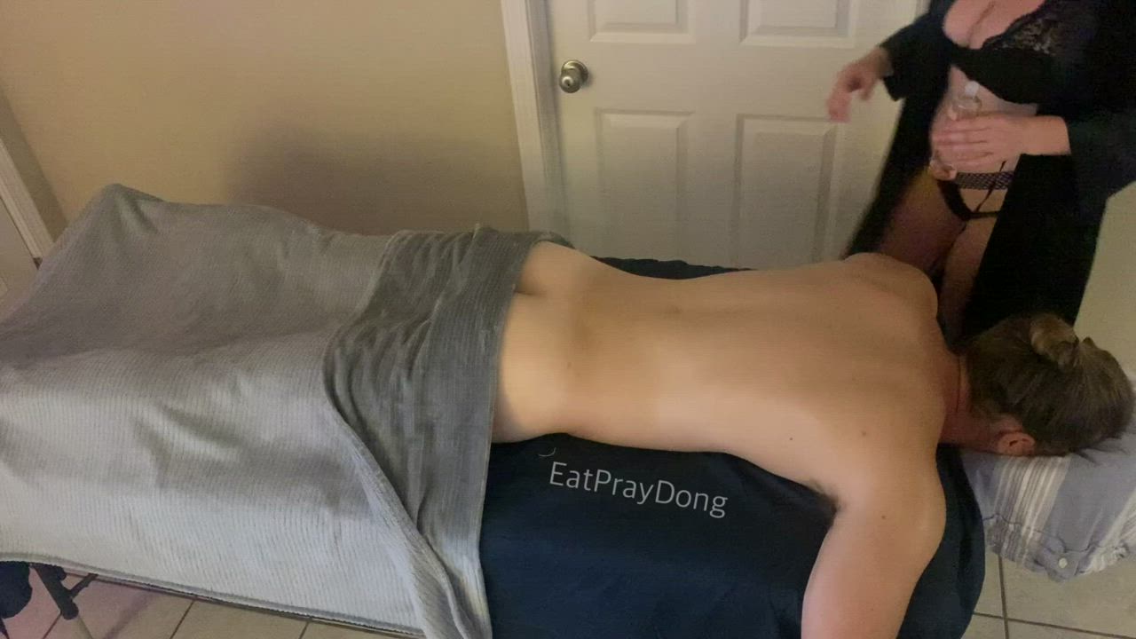 Massage Therapist Facesit [OC]