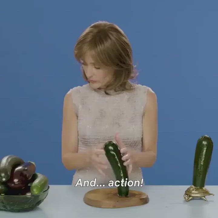 Gillian Anderson teaches how to give a handjob