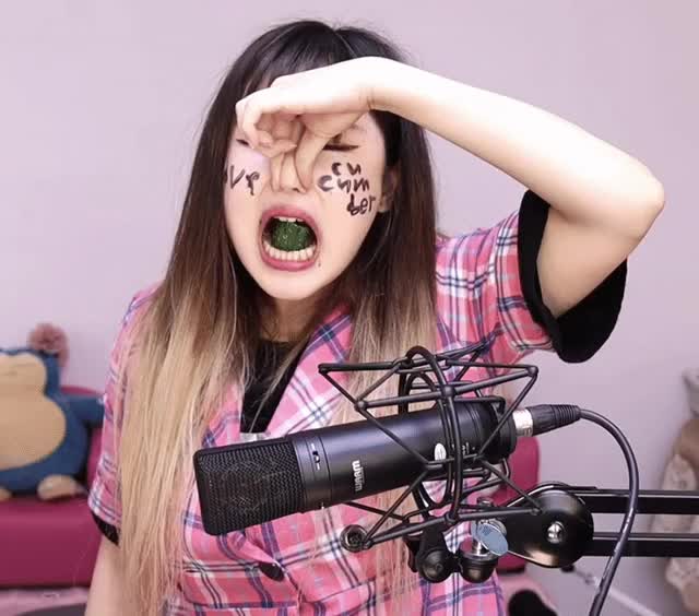 cucumber disgust eat eating hachu hachubby hate korean streamer twitch gif