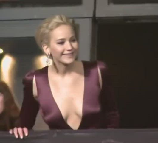 cleavage jennifer lawrence sexy gif