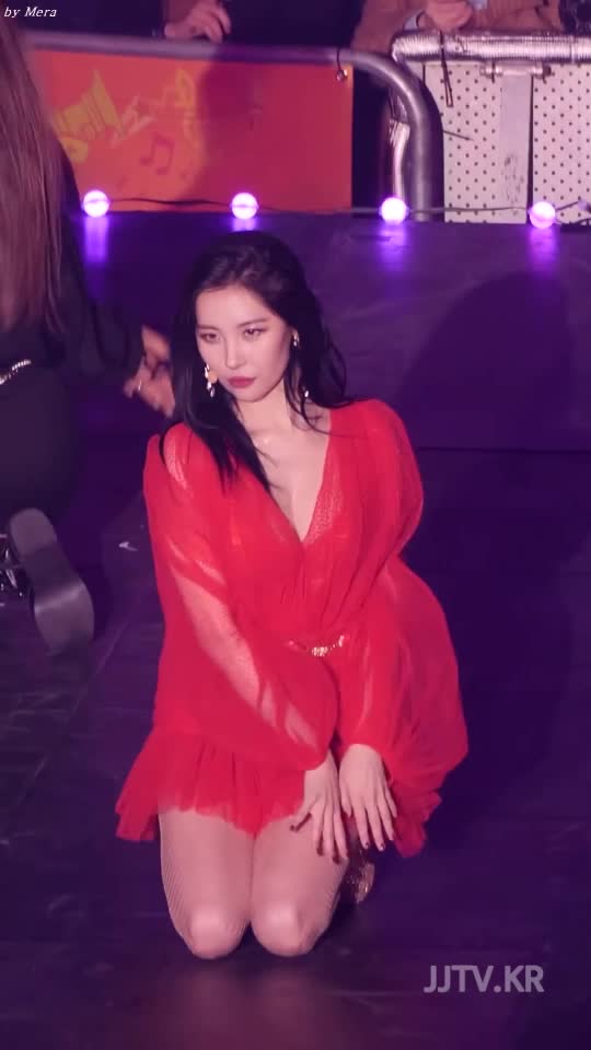 선미 (SUNMI) 깊은 V넥 가슴골 짤티비 - JJTV.KR