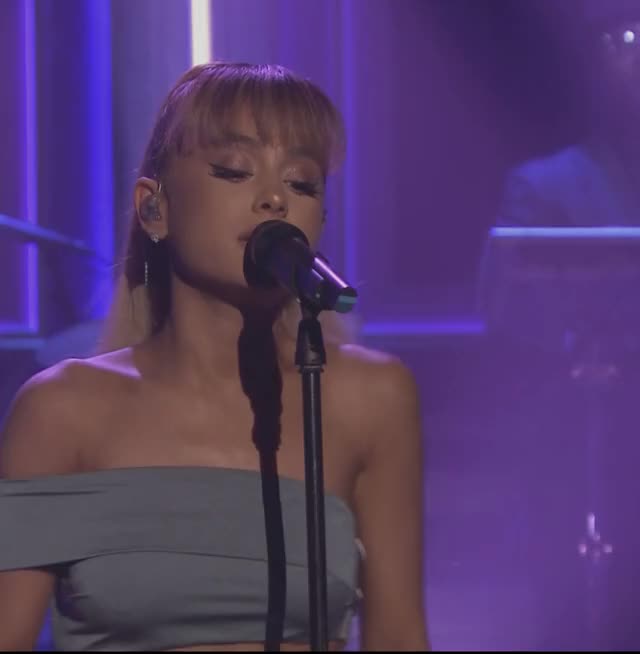 09-08-2016-Fallon-SideToSide2