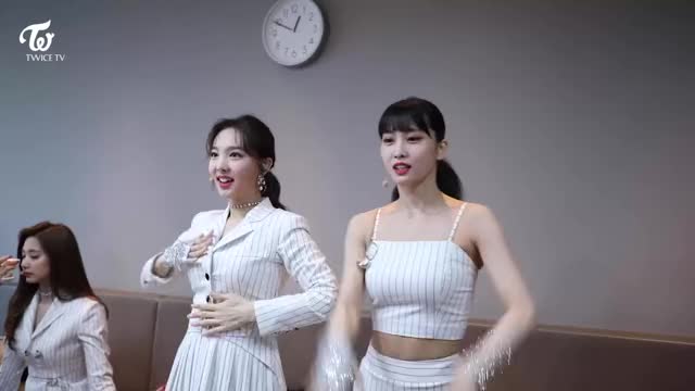 Nayeon and Momo trying out Sanas part