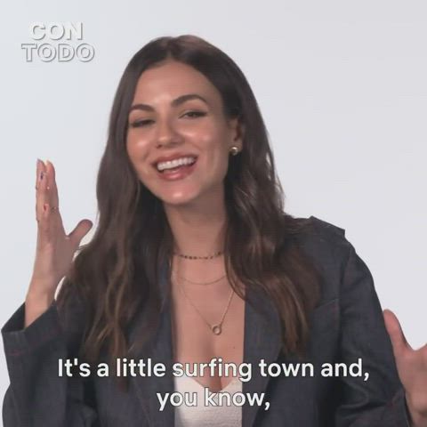 Cleavage Natural Tits Victoria Justice gif