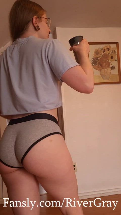 I love how my booty looks in these briefs 😌