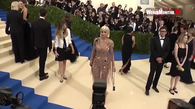 Kylie Jenner - (05.01.17) Met Gala 2017