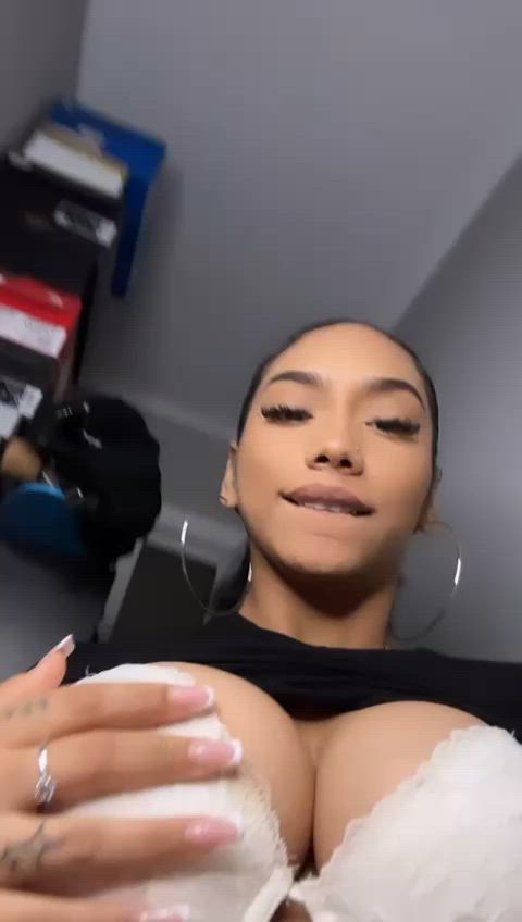 beautiful big tits latina lightskinned onlyfans tiktok gif