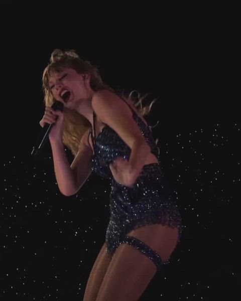 celebrity taylor swift thighs gif