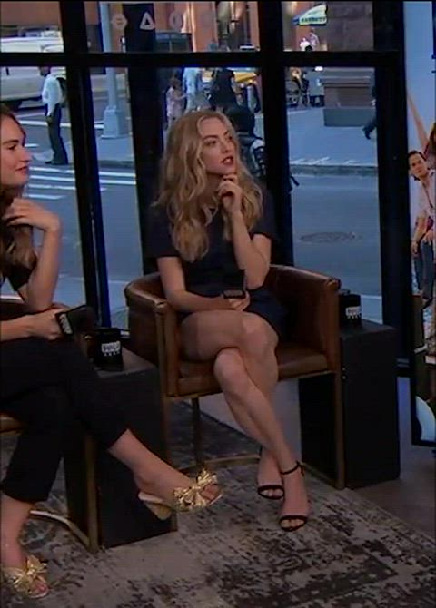 amanda seyfried legs legs up gif