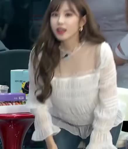 191217 Jun Hyoseong boobs loop