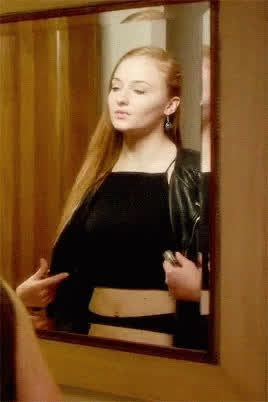 Bouncing Tits Celebrity Redhead Sophie Turner gif