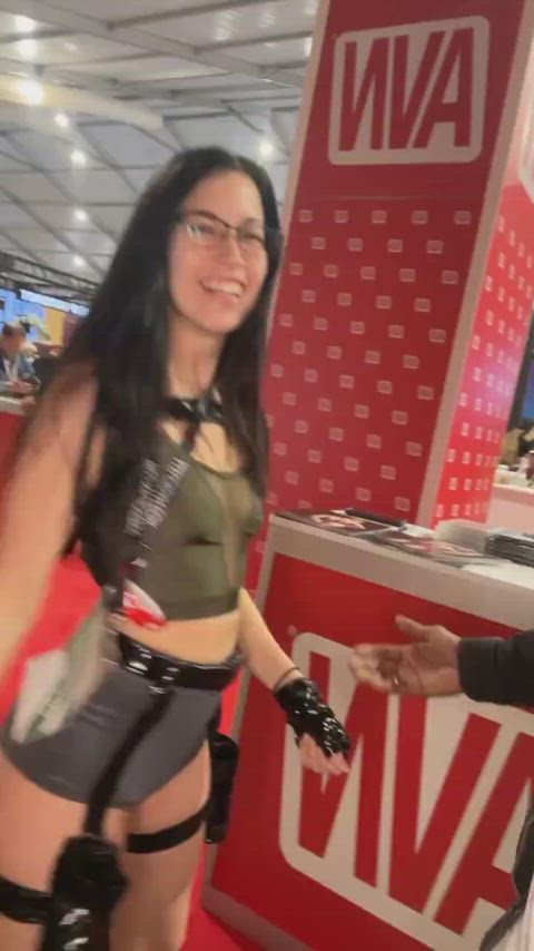 Alex Coal Letting Her Fan Feel her Ass at the Sexpo