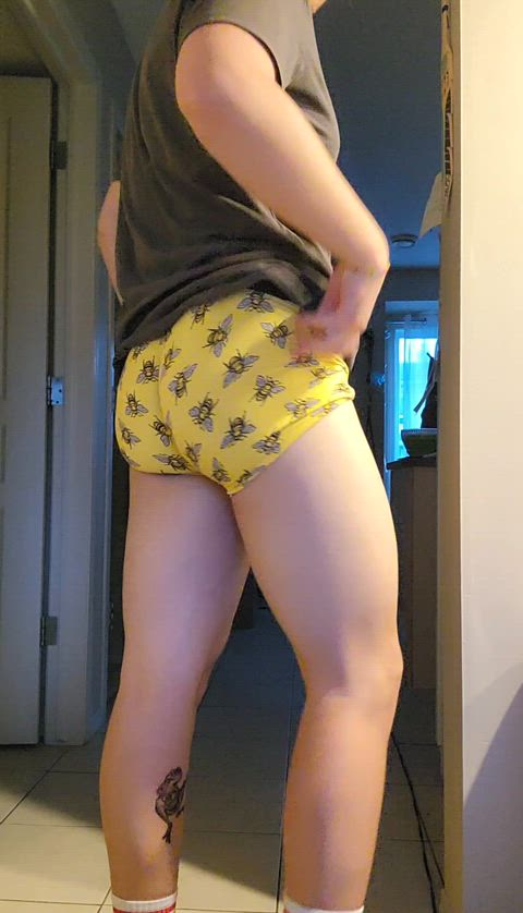 Is it just me or is meundies a cheat code for showing off a thick juicy ass?
