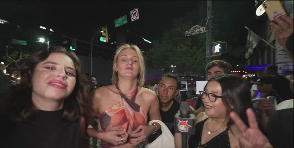 flashing girls public gif