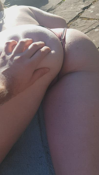 (F) (M) Looked so good in the sun that he couldn't NOT spank it ?