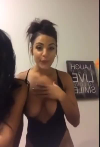 accidentally-showing-her-boobs