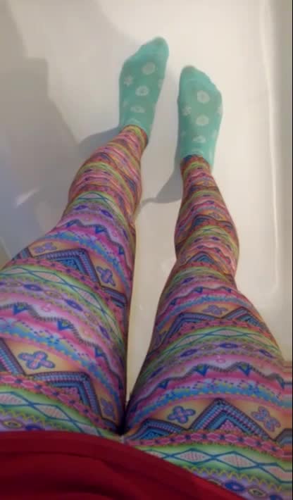 POV Wetting in funky leggings