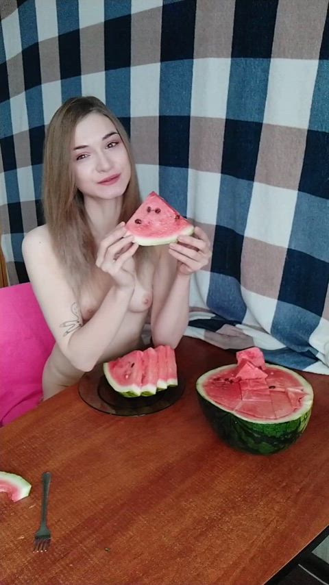 New 20 minutes video 🫶 Watermelon eating, puke, recycling and smearing 🍉❤