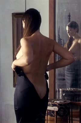 (148078) Monica Bellucci Ass Crack