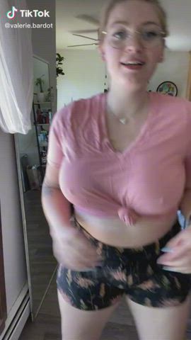 Bouncing Tits Braless Pokies TikTok gif