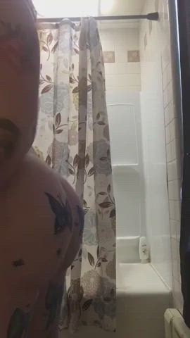 Making it clap before her shower