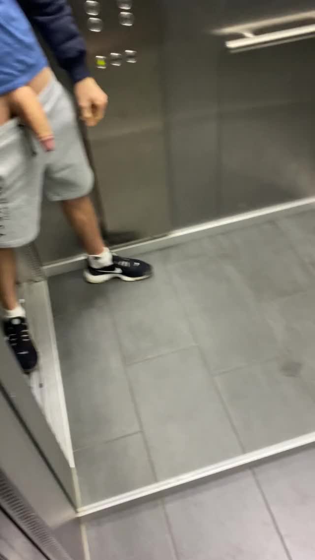 Young boy put out his cock in elevator