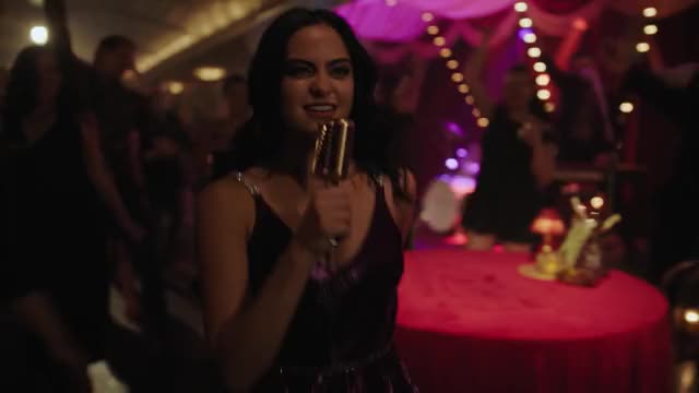 Camila Mendes