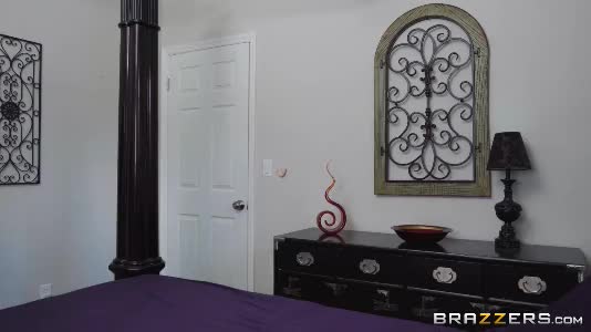 MommyGotBoobs.19.10.22.Lexi.Luna.What.Are.You.Doing.To.My.Friend.XXX.1080p.MP4-KTR.mp4