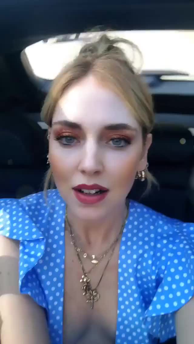 Chiara Ferragni - Cleavage in car