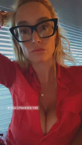 Red top cleavage