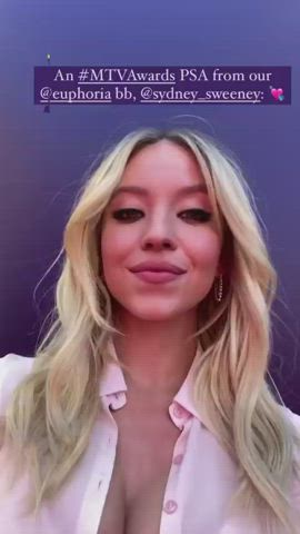 big tits cleavage sydney sweeney gif