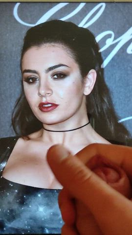 Charli XCX cum tribute