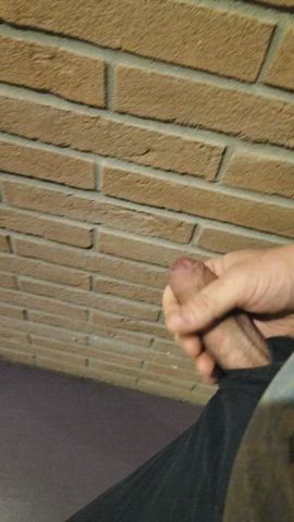 Public cumshot on a wall [UNCUT ITALIAN COCK]