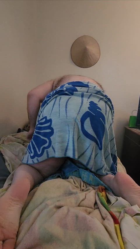 [32] Oops my towel fell