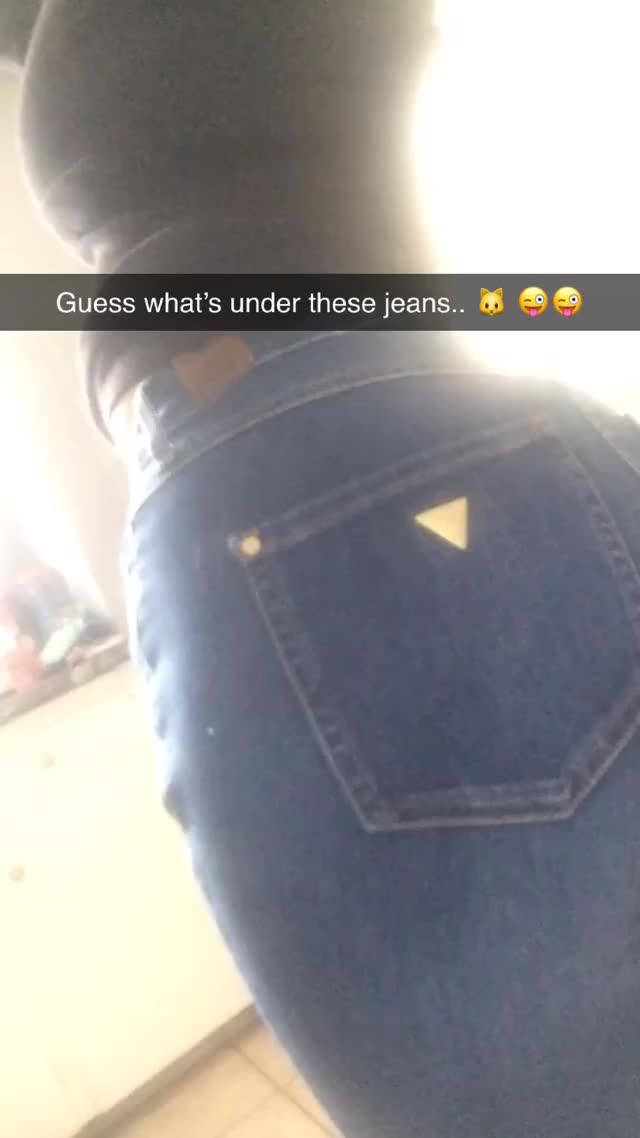 Canadian Khloe Kitten Makes Jeans Look Good ???
