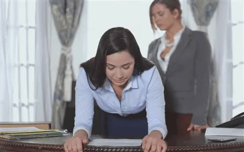 (125359) That's how any female boss should correct her girls