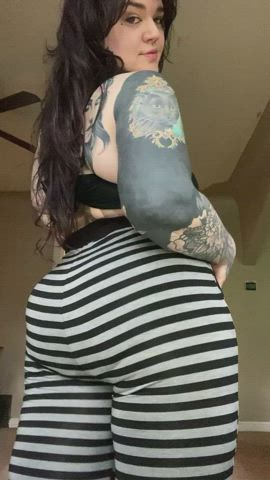 Do these horizontal stripes make my ass look big?