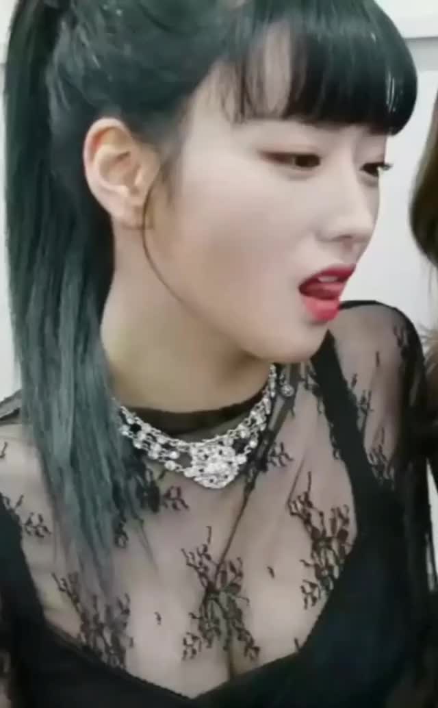 Bomi tongue