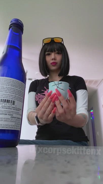 Share a drink with Ichiko Ohya [KorpseKitten]