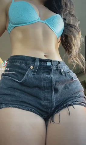 Jean Shorts twerk