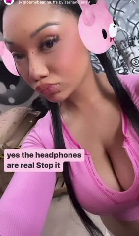 big tits cleavage ebony gamer girl lips mariana pink gif